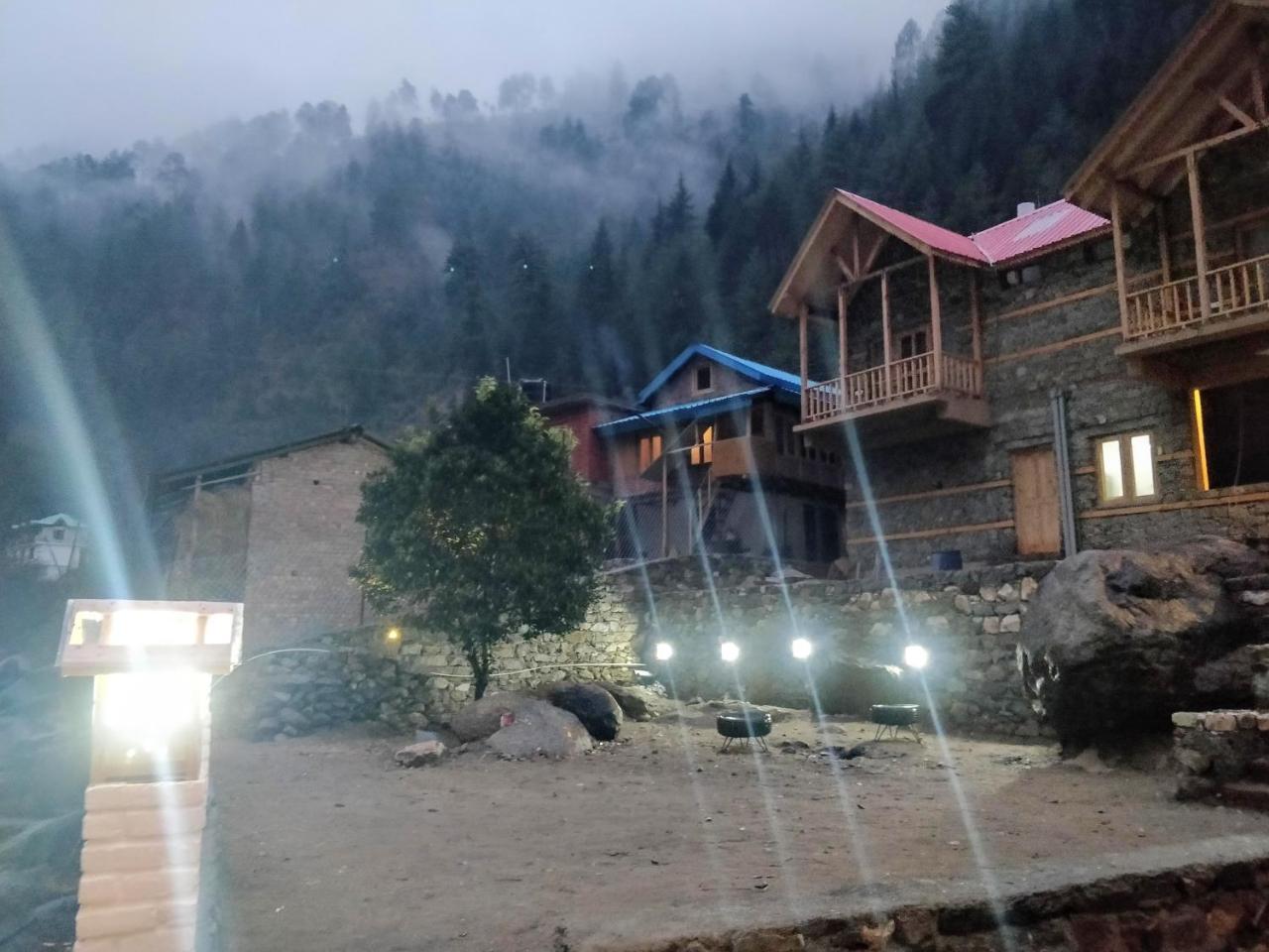 Offbeat Abodes - Tirthan Valley Banjār Екстериор снимка